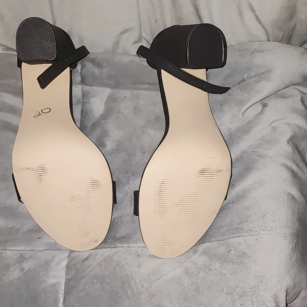 Call it Spring sandal - Picture 2 of 2